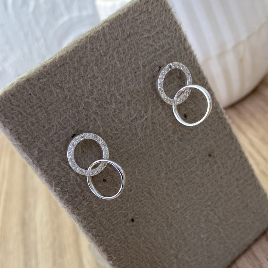 Brinco Circulo Cravejado com Zirconia de Prata 925