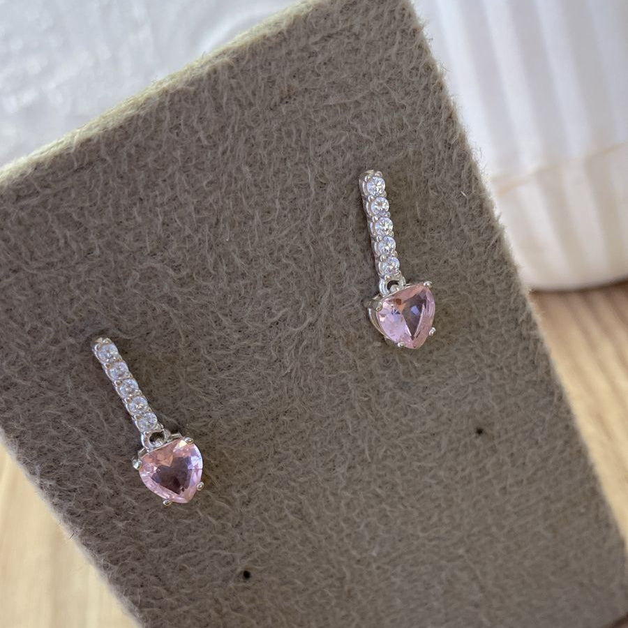 Brinco Fio Cravejado com Zircônia e Pedente de Coração Rosa de Prata 925