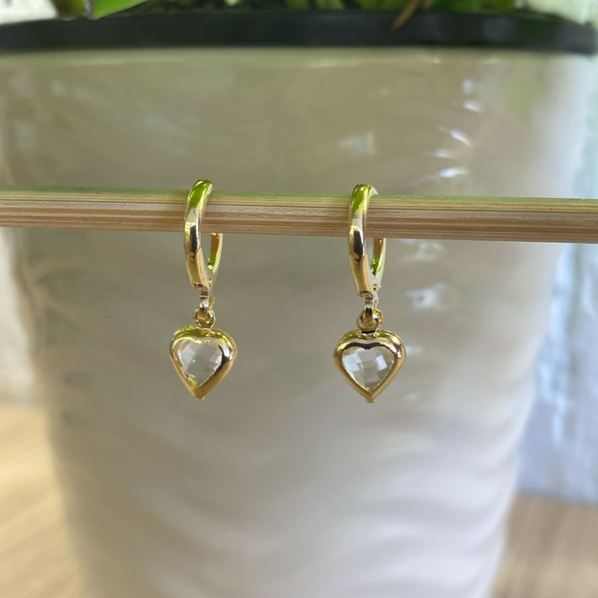 ✨ Argolinha com Pingente de Coração em Cristal Banhada a Ouro
