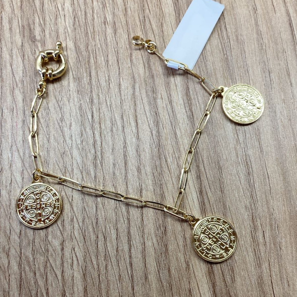 Pulseira Cartier com 3 Medalhas de São Bento Banhada a Ouro