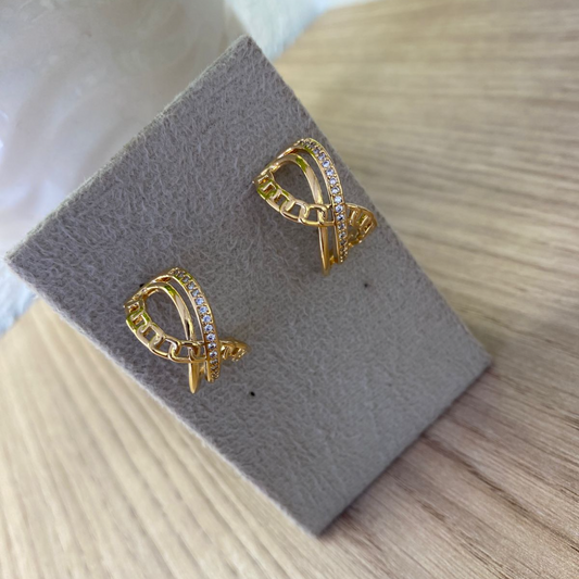 Brinco Entrelaçado com Zircônias Banhado a Ouro