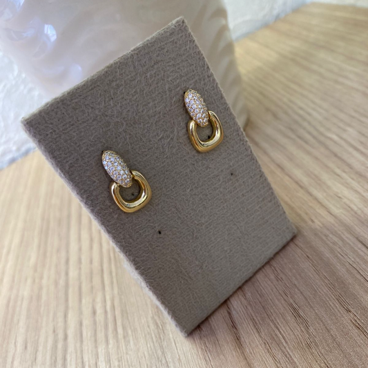 Brinco Elo Cravejado com Detalhe Dourado