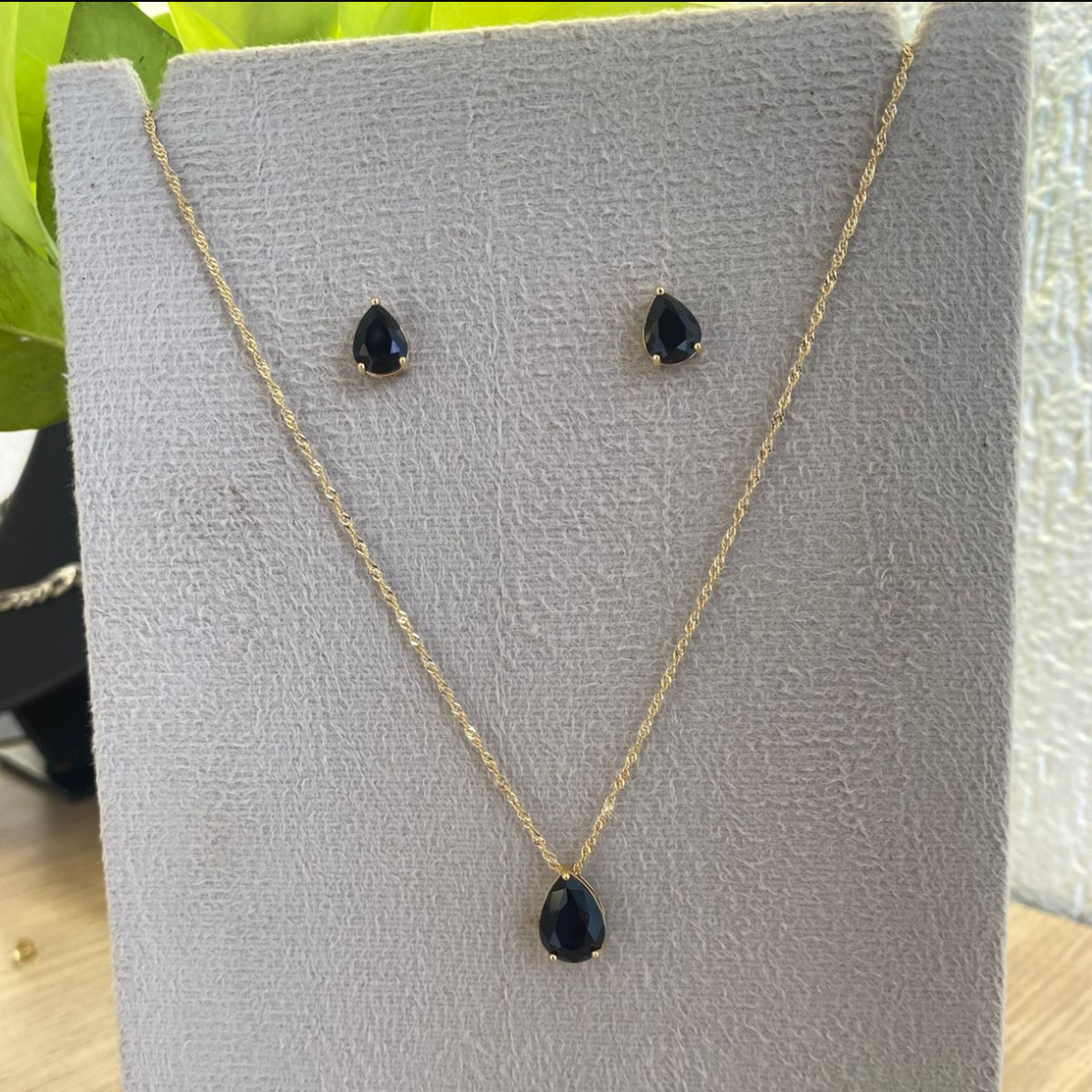Conjunto Gota Negra