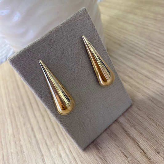 Brinco Gota Longa Lisa Banhado a Ouro