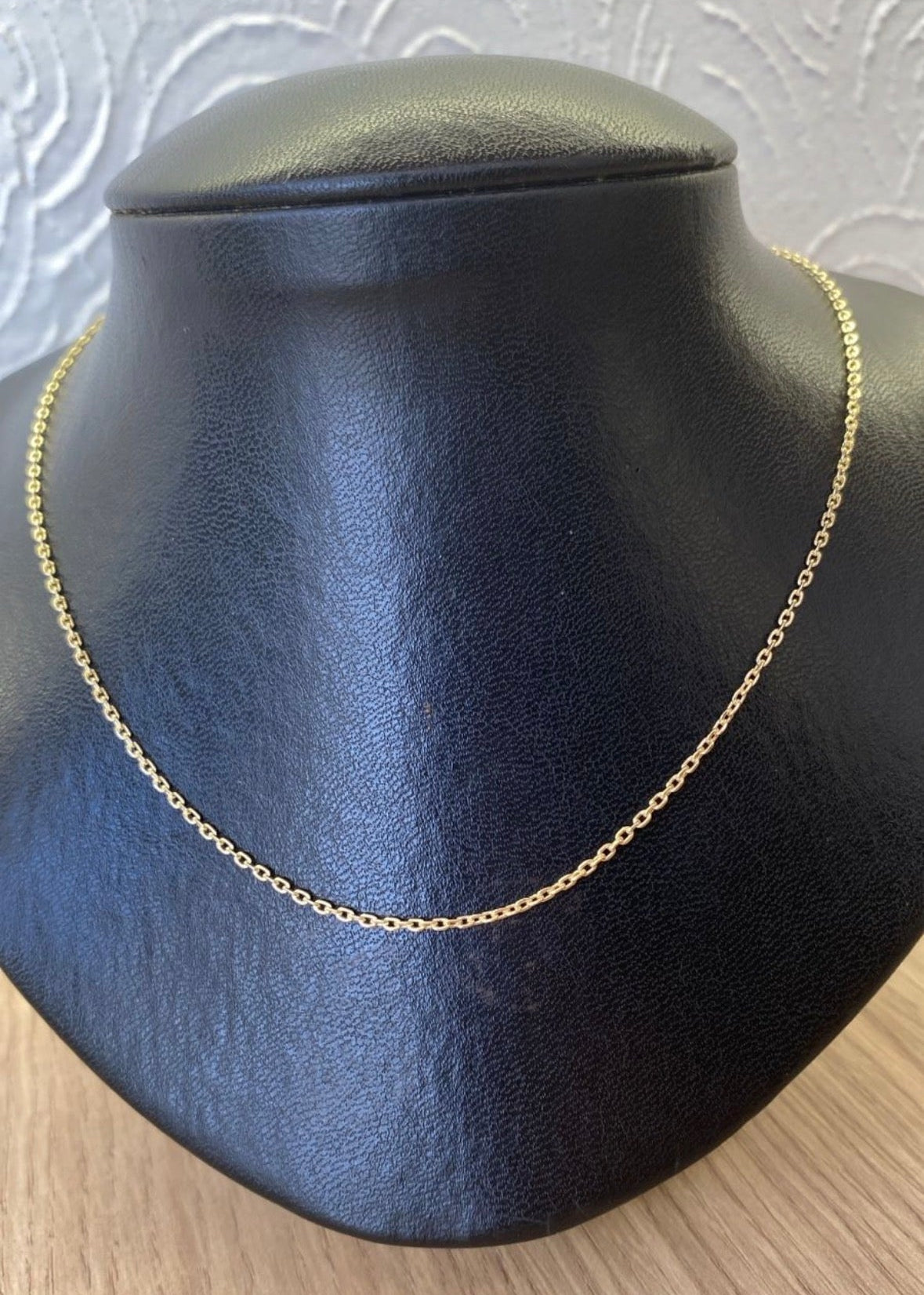 Corrente Cadeado Delicada 60 cm Banhada a Ouro