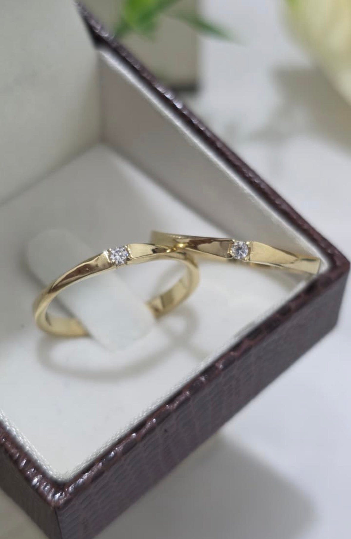 Anel de Moeda Antiga com Pedra | Modelo Facetado Elegante