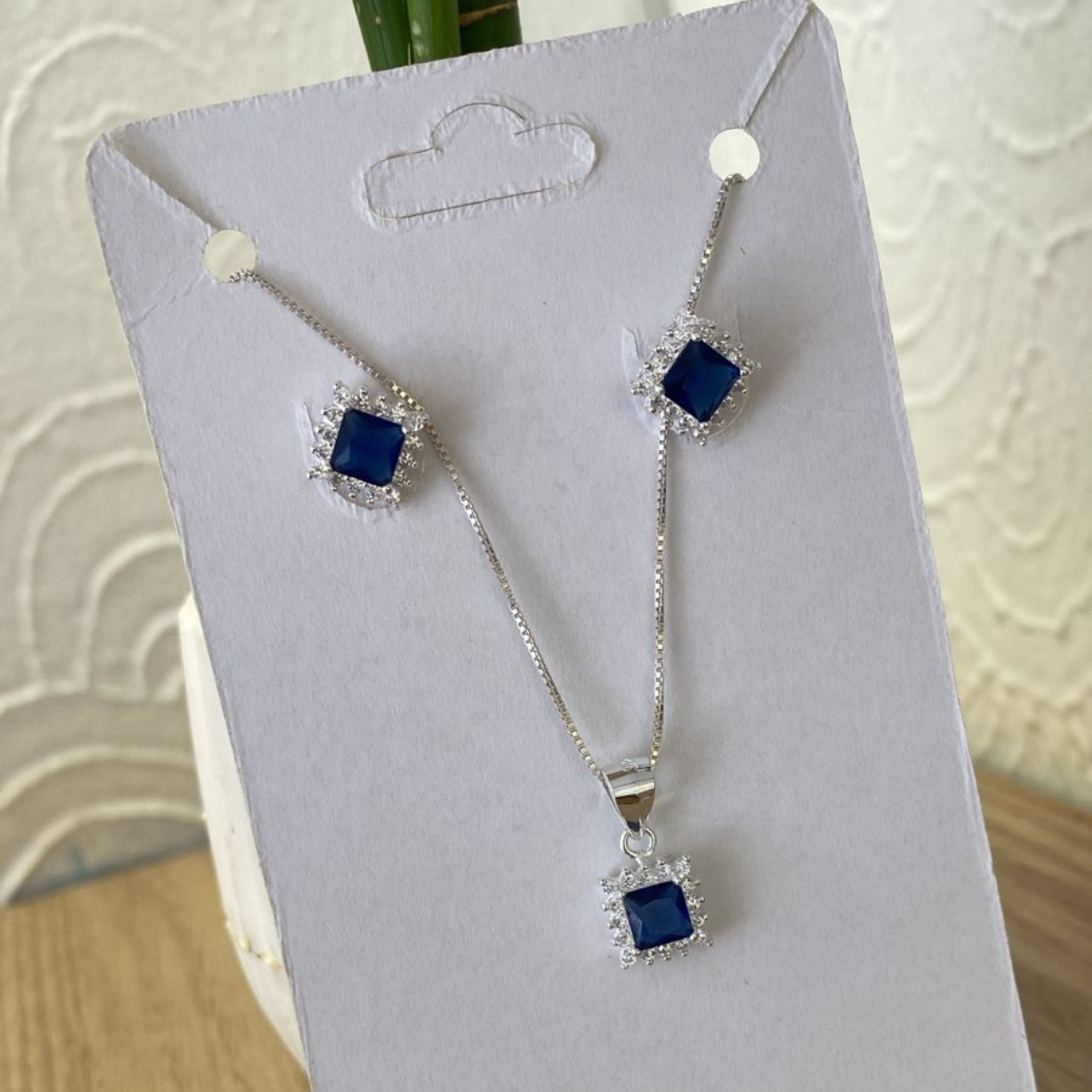 Conjunto Pedra Azul em Prata 925 com Zircônias – Corrente 45 cm